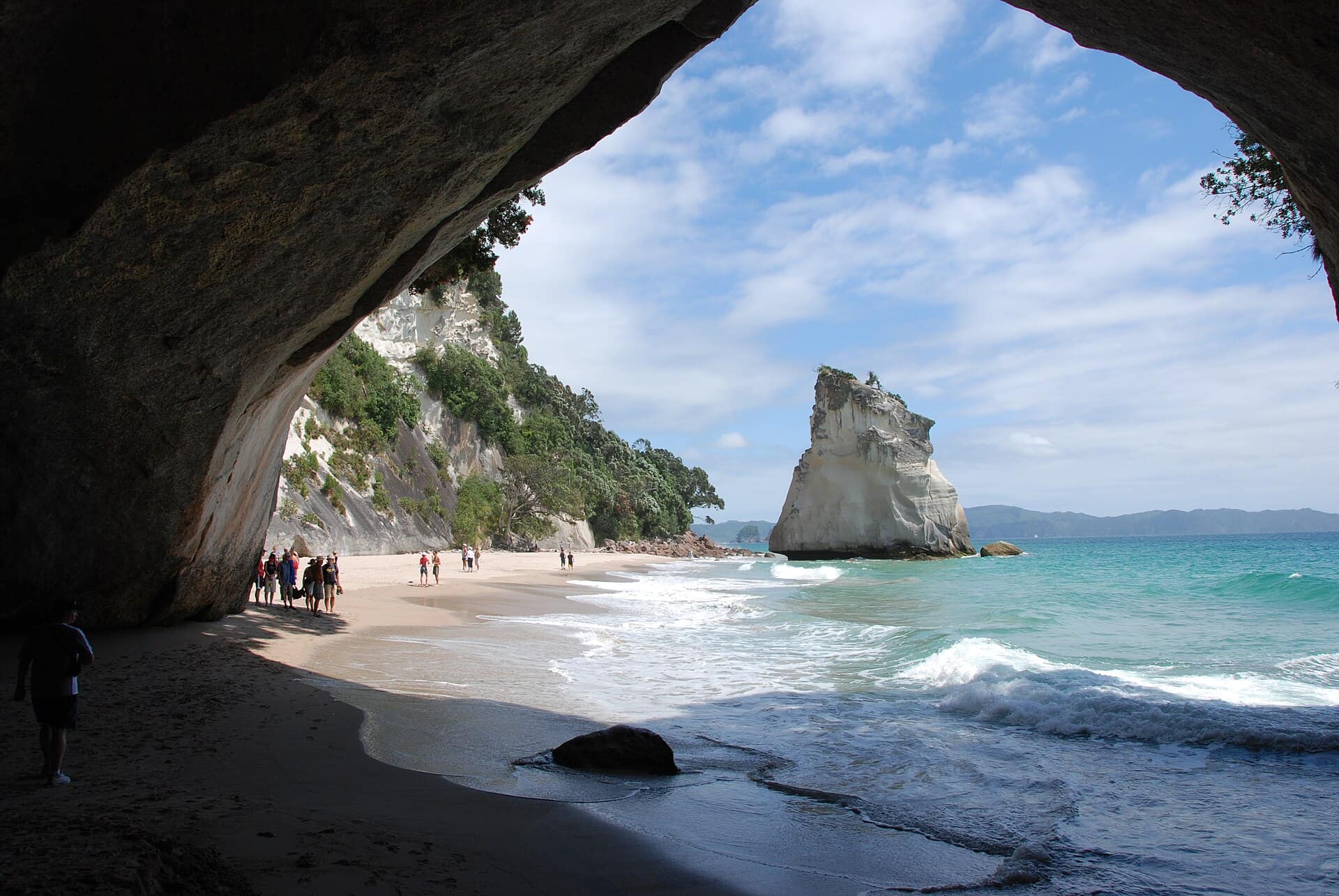 Felsbogen der Cathedral Cove auf der Coromandel-Halbinsel, Neuseeland