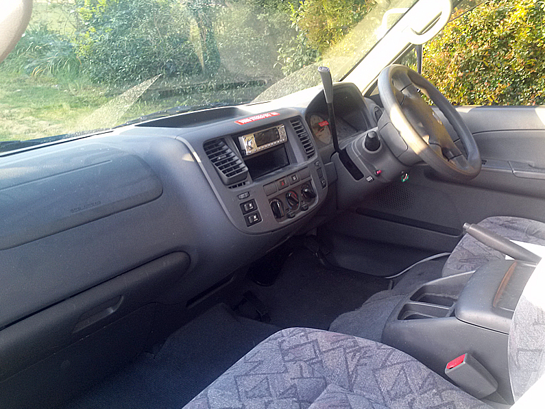 Fahrerkabine mit Rechtslenkung im Super Traveller Campervan von Chilli Rentals Neuseeland