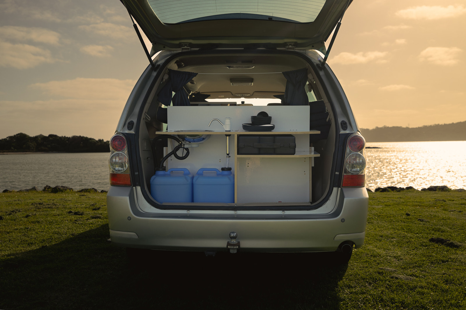 Küche im Heck des Medium Premium Campers